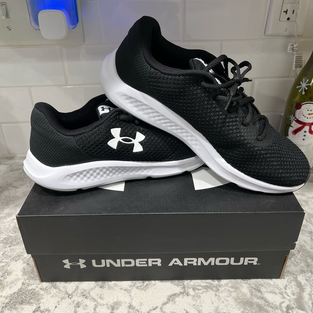 Under Armour Women’s charged pursuit 3
